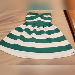 Green/white strapless dress